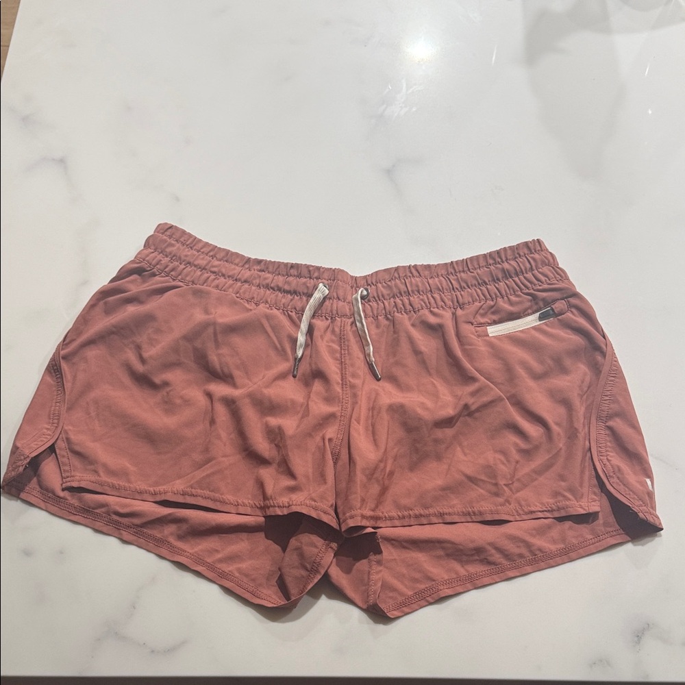 Vuori Women's “Clementine Short 2.5in”